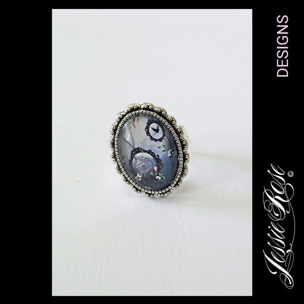 The Pendants - 'Victorian' Small Frame Antique Silver Ring