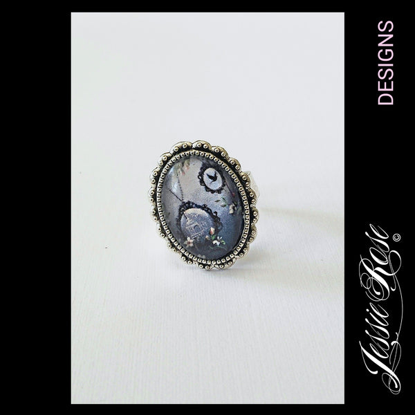**SALE** The Pendants - 'Victorian' Small Frame Antique Silver Ring